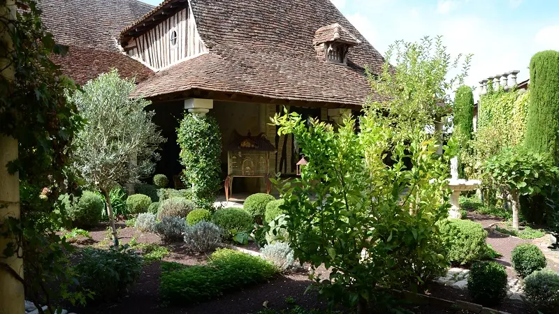 Chateau des Vallons extérieur sirtaqui