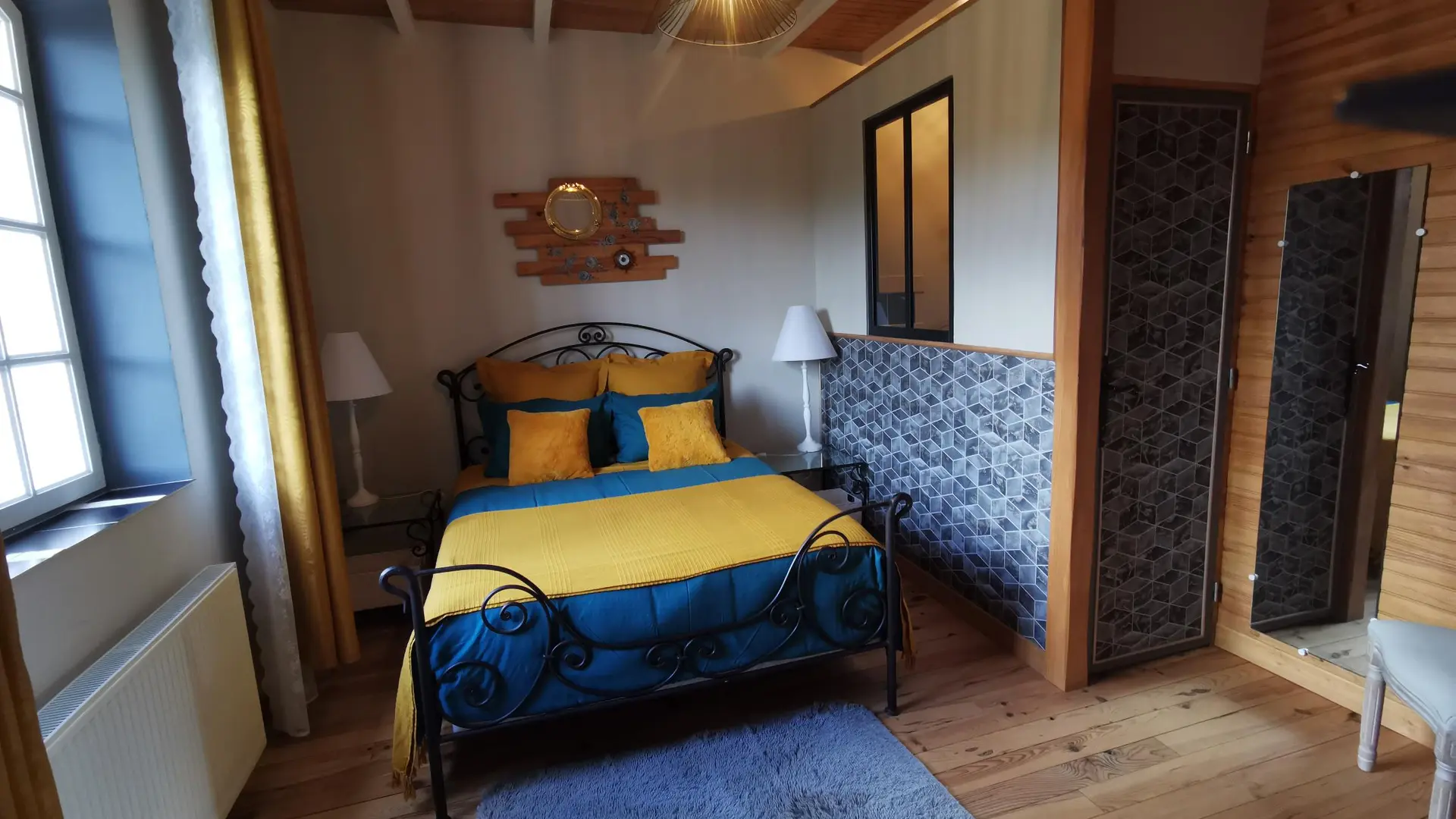 HLOAQU047V50IRQN_Fumel_Domaine des 3 cyprès_chambreMimosa