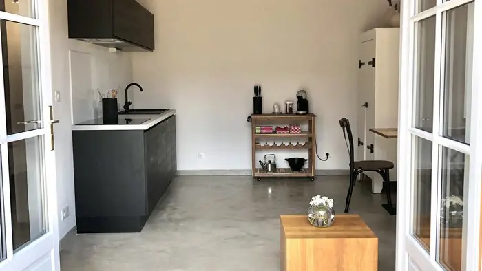 HLOAQU047V50GNWA_Blanquefort_Chambre en pierre_Gîte Monpazier_cuisine