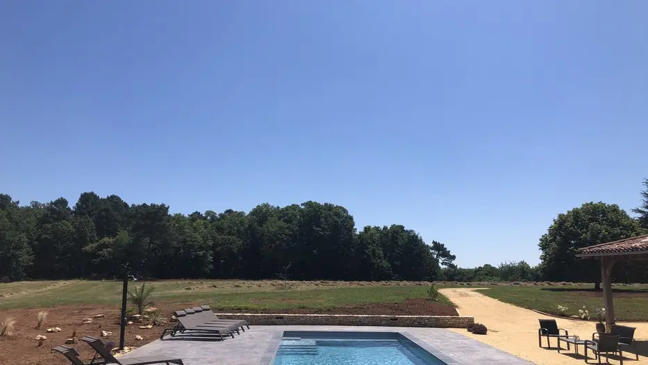 HLOAQU047V50GNL9_Blanquefort_Chambre en pierre_Gîte Villeréal_piscine