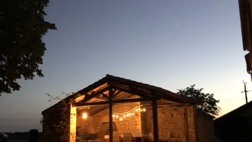 HLOAQU047V50GNL9_Blanquefort_Chambre en pierre_Gîte Villeréal_nuit