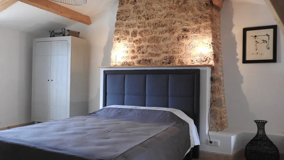 HLOAQU047V50GNL9_Blanquefort_Chambre en pierre_Gîte Villeréal_chambre 1