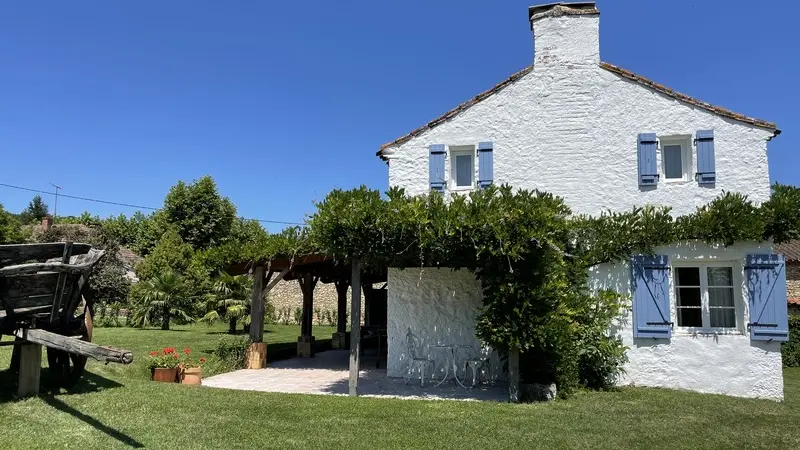 HLOAQU047V50J1IY_Cuzorn_O'Connor_Gîte Delphine_extérieur