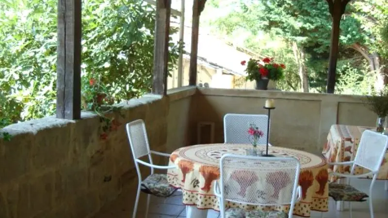 Drake-Cottage-large-covered-terrace-e1624974750477-p9drpbgs3ilao1cmmirgdoo837id4bews8mmjwxze8