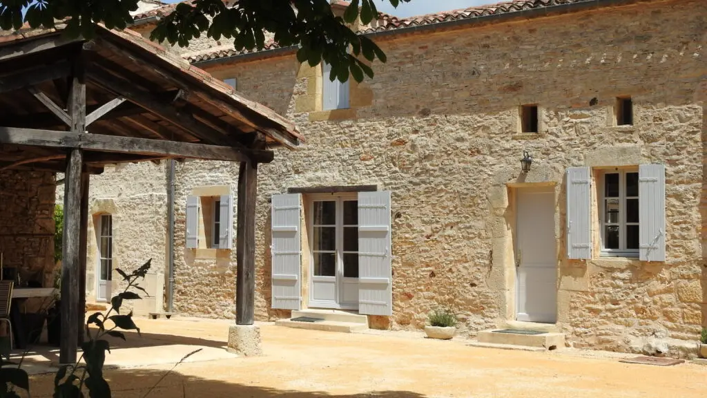 HLOAQU047V50GNL9_Blanquefort_Chambre en pierre_Gîte Villeréal_extérieur