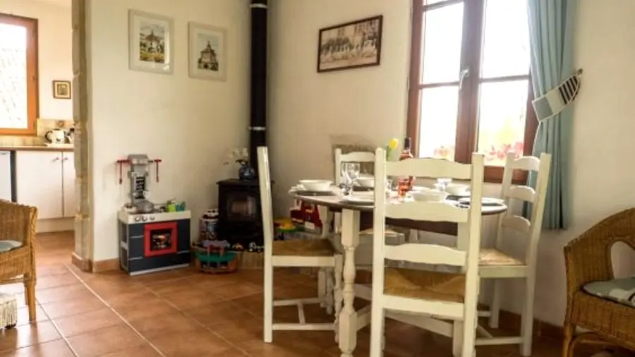 Gite-images-Duck-Cottage-Lounge-dining-area-scaled-e1625071512229-p9fpvs016cyz9rpijlkqgzqu2cr6xt3crhkzrvgkvy