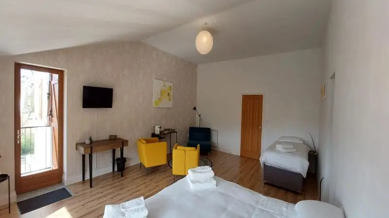 HLO_B&B de Sagette_St Pastour_chambre ocre