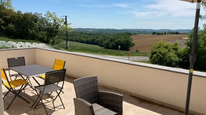 HLO_Gîte Grégory_Hautesvignes_terrasse avec vue