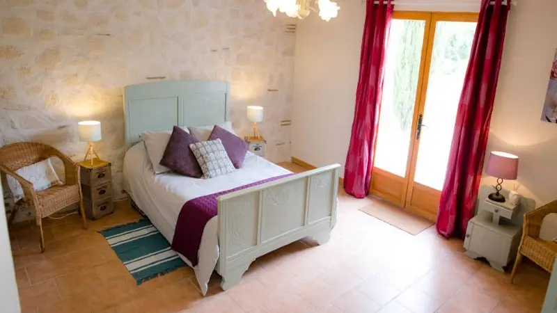 HLO_Gîte La Belle Epoque_Coulx_chambre 1 acces terrasse