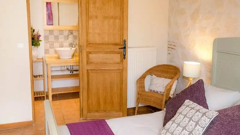 HLO_Gîte La Belle Epoque_Coulx_chambre 1_salle d eau