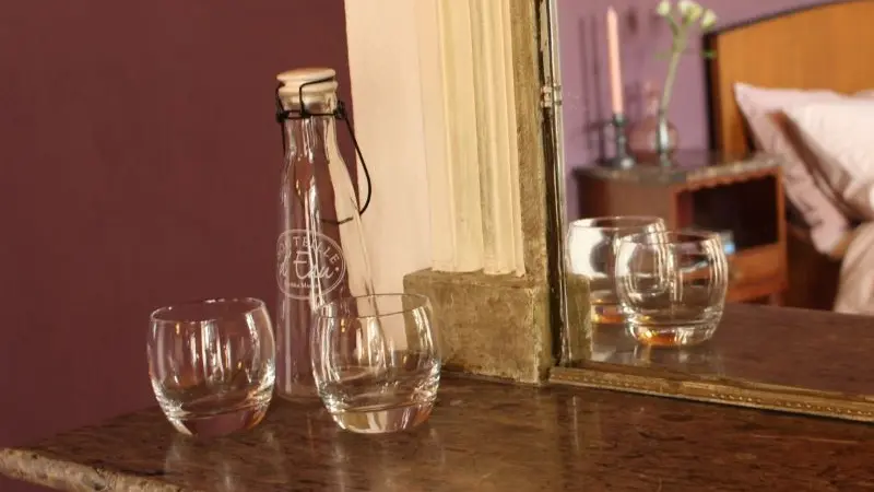 HLO_MaDamenFrance_Monclar_chambre Françoise_eau