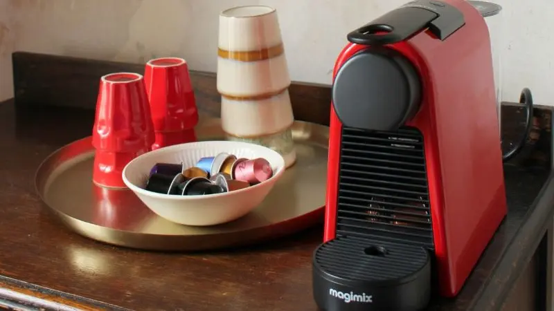 HLO_MaDamenFrance_Monclar_chambre Simone_café