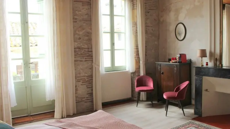 HLO_MaDamenFrance_Monclar_chambre Simone_petit salon