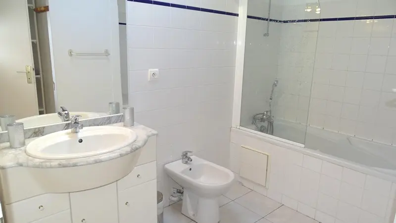 HLOAQU047FS0006E_grande11