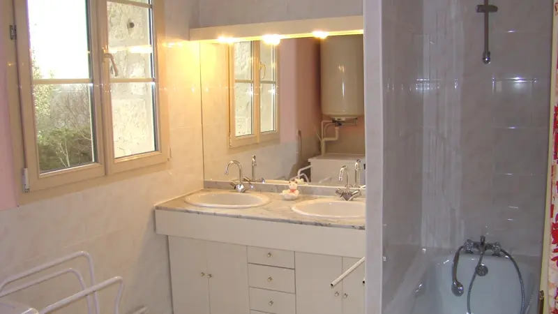 HLOAQU047FS000G5_THEZAC_SDB