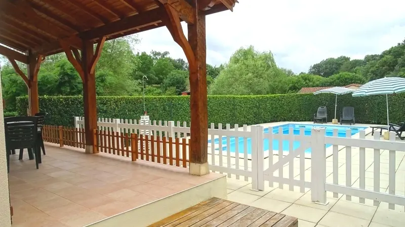 HLOAQU047FS000H3_grande