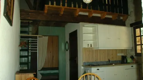 HLOAQU047FS001VU_LGC090A_CuisineSejour