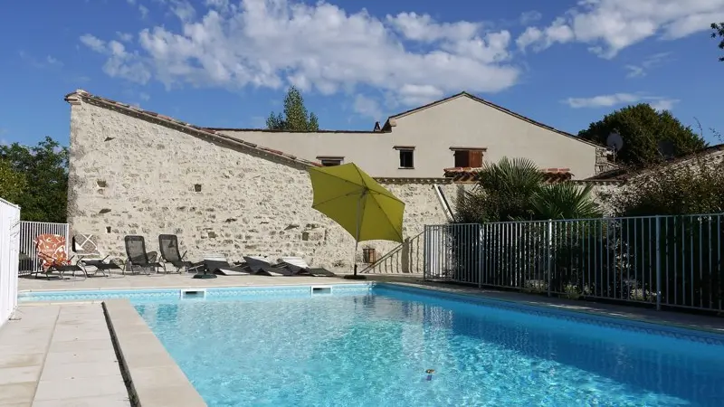 HLOAQU047FS001W3_THEZAC_piscine