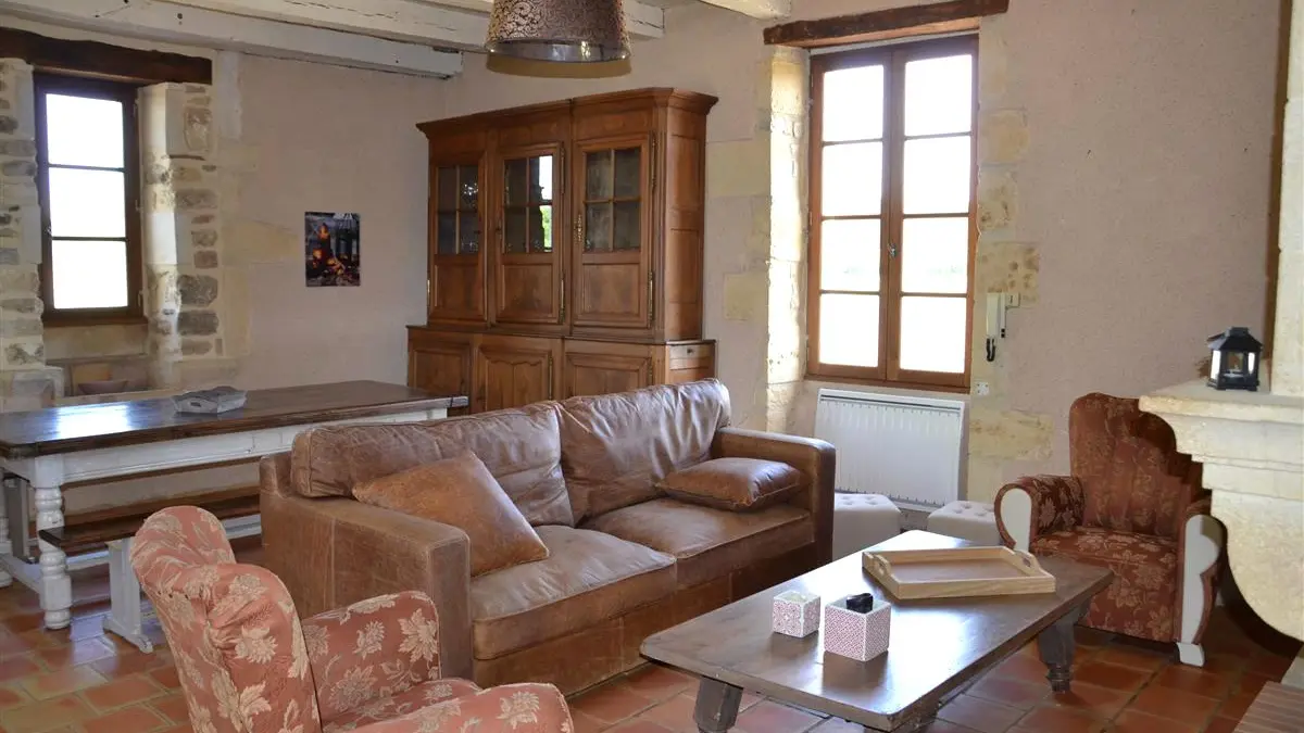 HLOAQU047V508845_salon