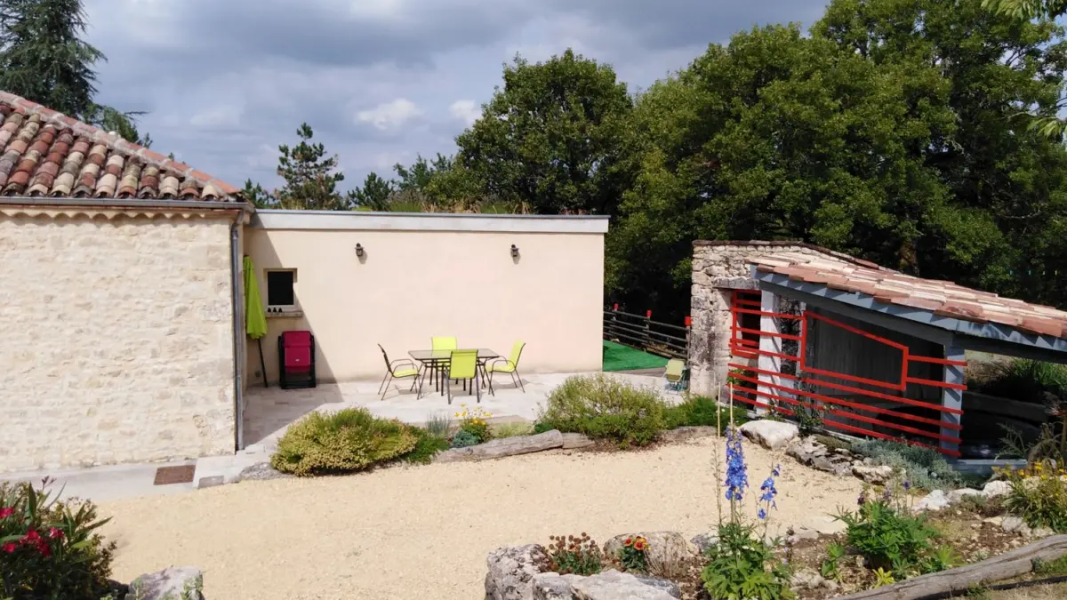 HLOAQU047V50DV6C_THEZAC_01