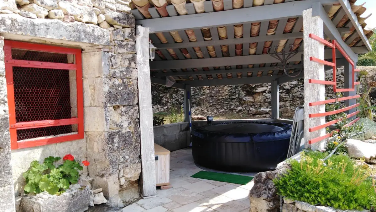 HLOAQU047V50DV6C_THEZAC_02