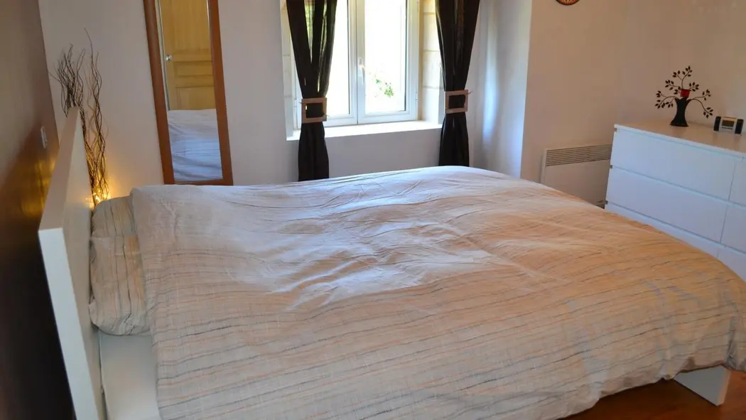 HLOAQU047V50EQDG_Saint-Front_Les Claux Haut_chambre1