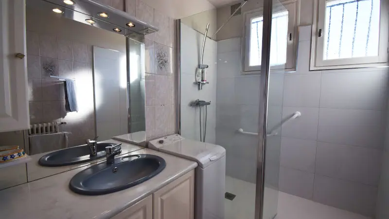 HLOAQU047V50IVGV-2025-11