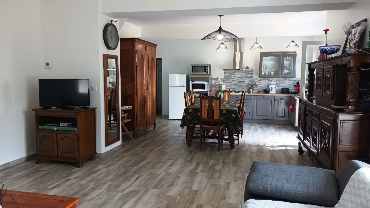 HLOAQU047V50JZJS_MONTASTRUC_07