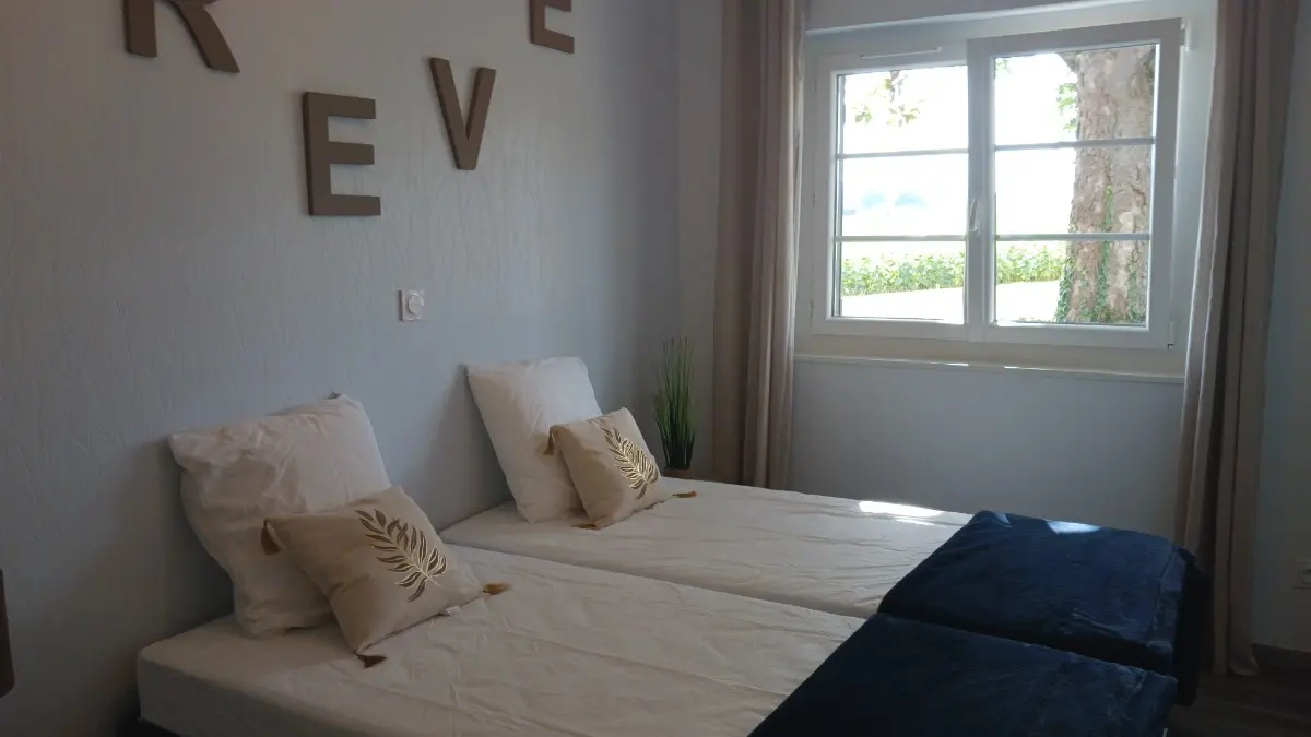 HLOAQU047V50JZJS_MONTASTRUC_09