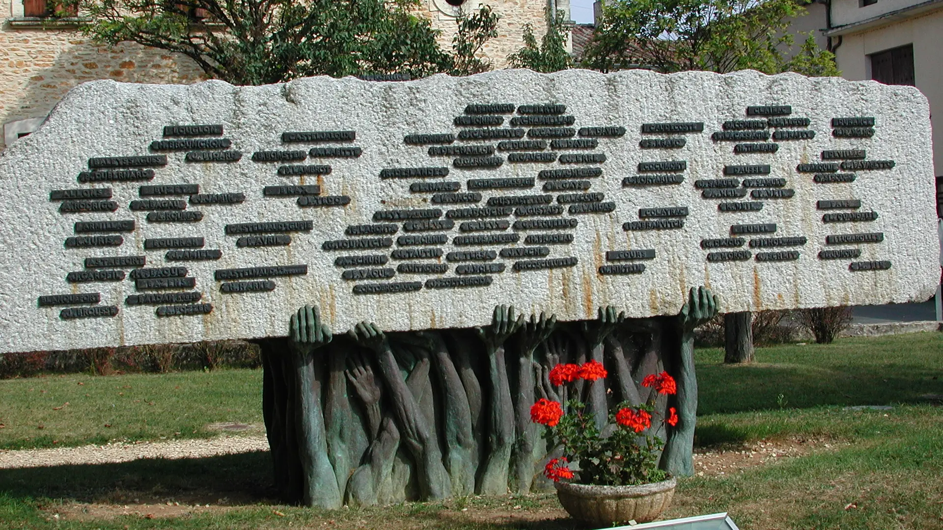 Lacapelle-Biron_©Joel Macé_2004 (1)