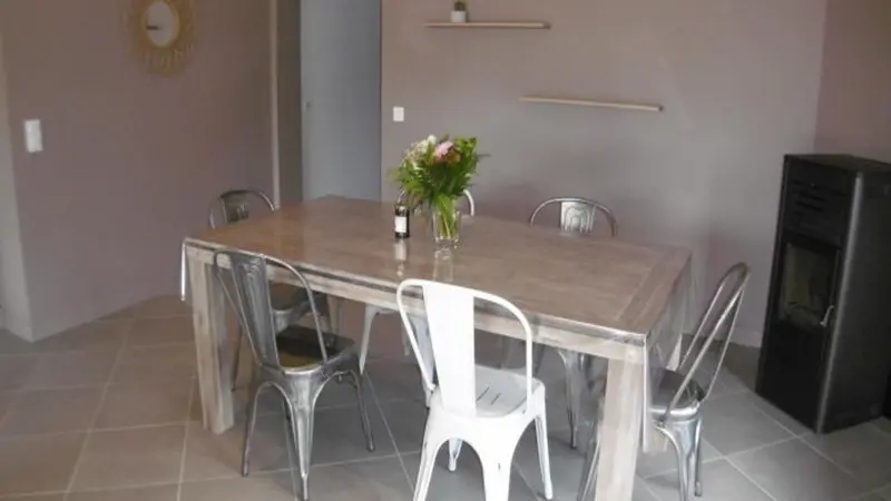 OTLT_HLO_Ferme de Douzon_Cabane de l'étang_Le Temple sur Lot_salle à manger