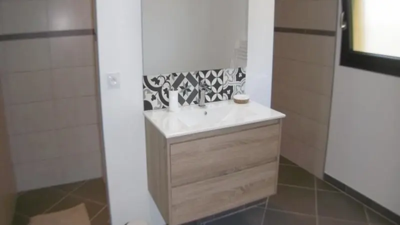 OTLT_HLO_Ferme de Douzon_Cabane de l'étang_Le Temple sur Lot_salle de bain