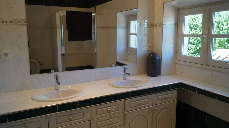 OTLT_HLO_gites du Vx Moulin_L'éclusier_salle d eau