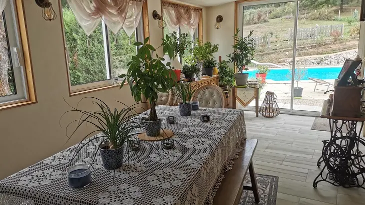 HLOAQU047V50IRQN_Fumel_Domaine des 3 cyprès_s à manger