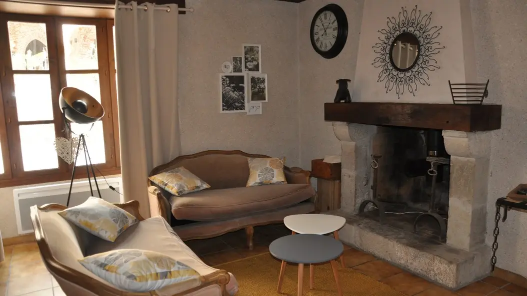 HLOAQU047V50FNBU_Penne_Gîte de Fleur_Salon