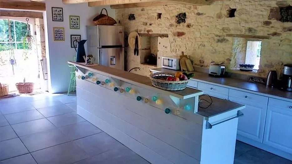 HLOAQU047V509S1K_Sauveterre_Lalaurie_Les champs_cuisine