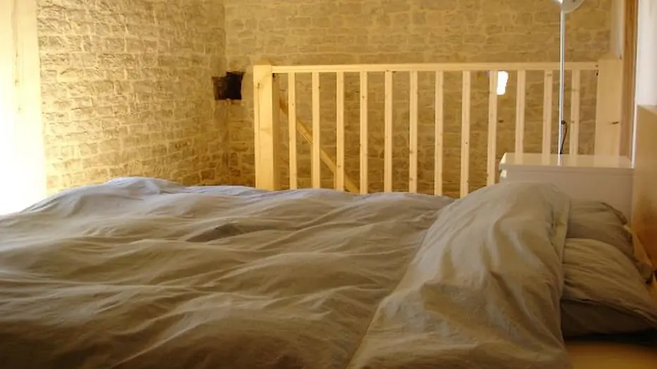 HLOAQU047FS00334_Thézac_Canel_L'écurie_chambre