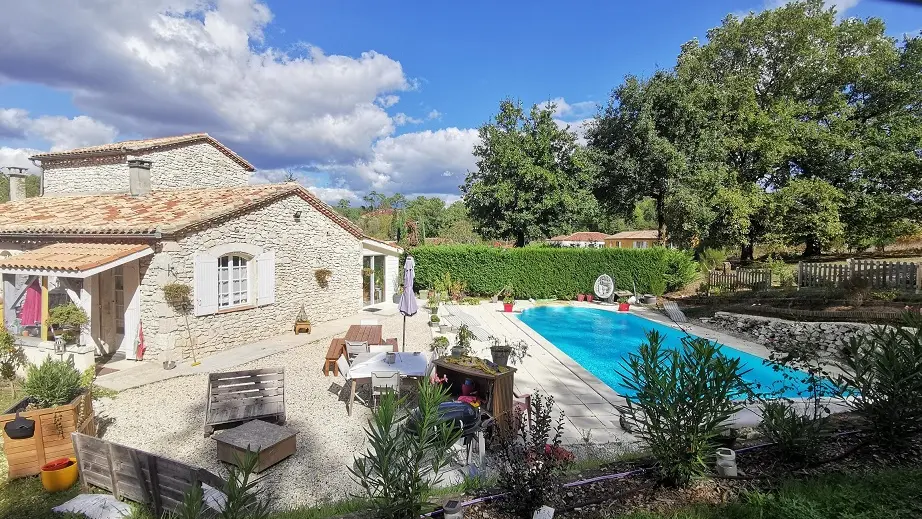 HLOAQU047V50IRQN_Fumel_Domaine des 3 cyprès_extérieur