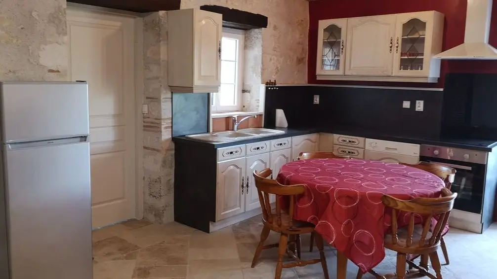 HLOAQU047V50GOM6_Cazideroque_Le Pigeonnier_Bezolles_cuisine