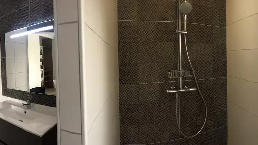 d635ae87-9ee1-4631-a079-9f805f0e7aff