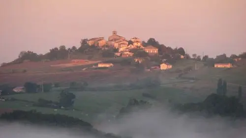 SAINTPIERREDECAUBEL_LGC090A_20 - Village de Montastruc face à Missandre.jpg