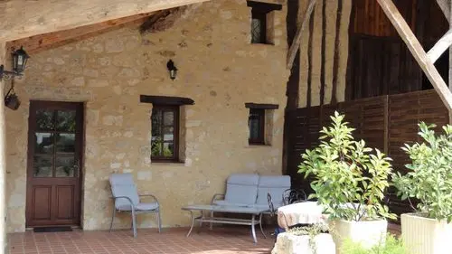 SAINTPIERREDECAUBEL_LGC090A_5 -  terrasse petit gite.jpg