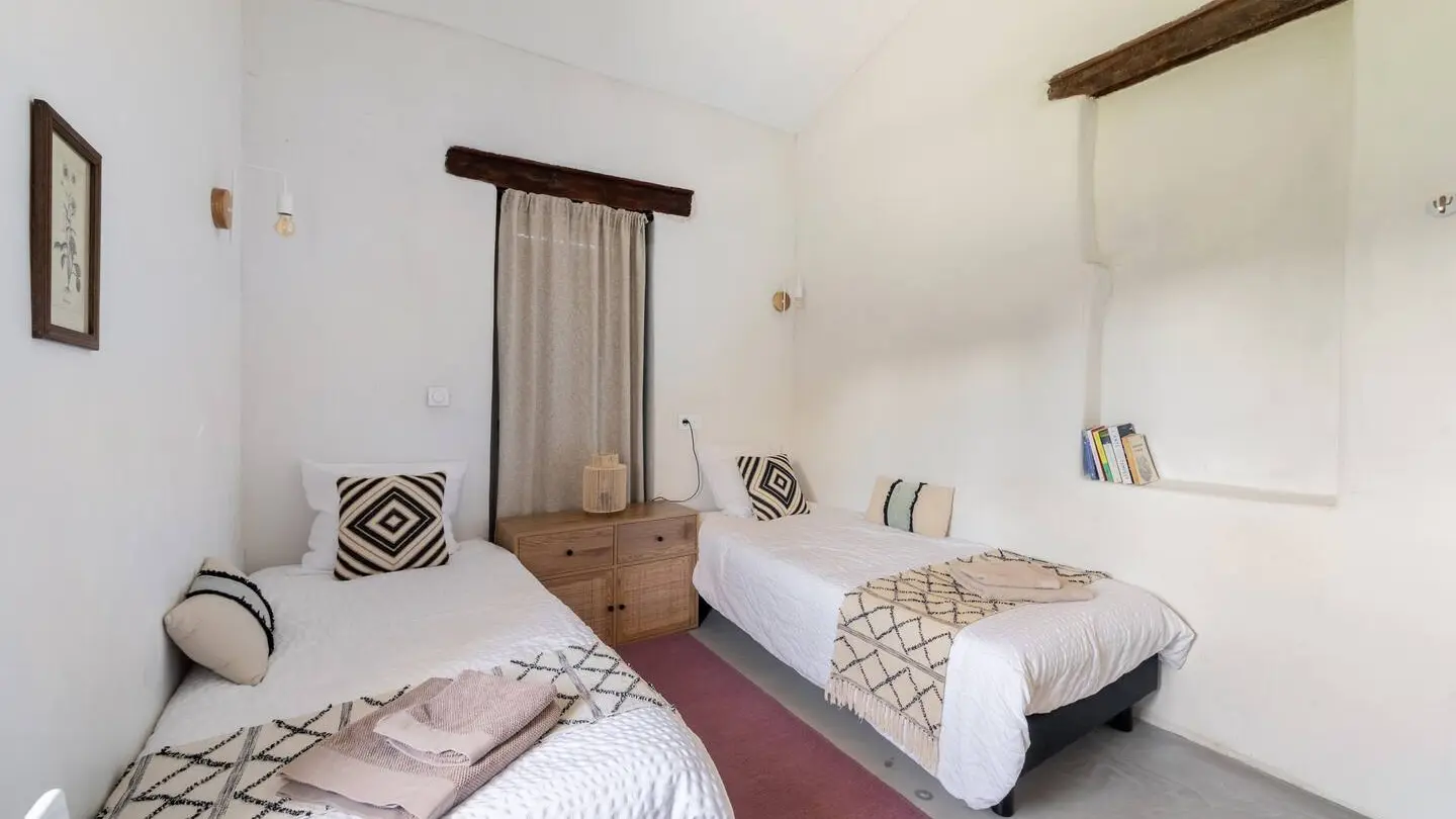 e9a8416f-acba-4bec-898a-bb973a76b5d6