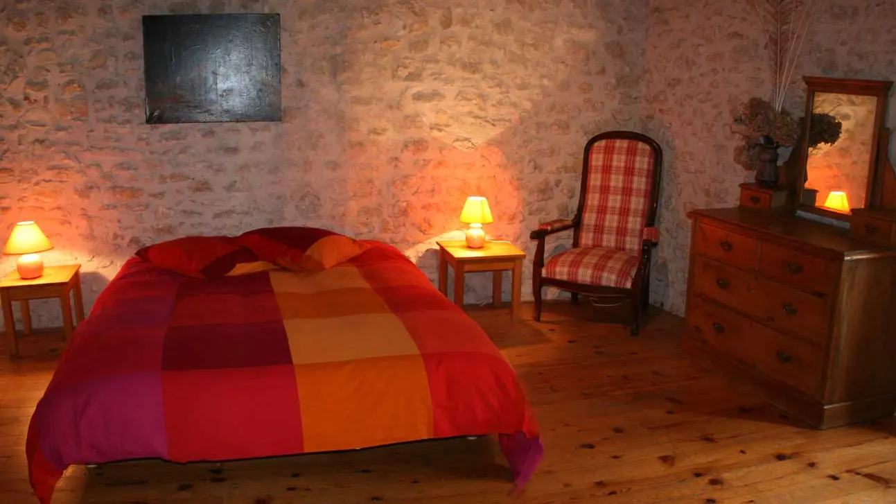 HCOLLAQU047V5026GV_Thézac_ManoirDeLaGabertie_Faffa_chambre