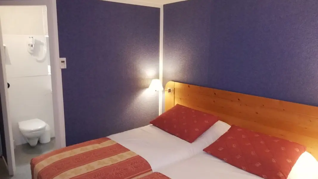 HOTAQU047FS0000W_Fumel_BritHôtel_chambre