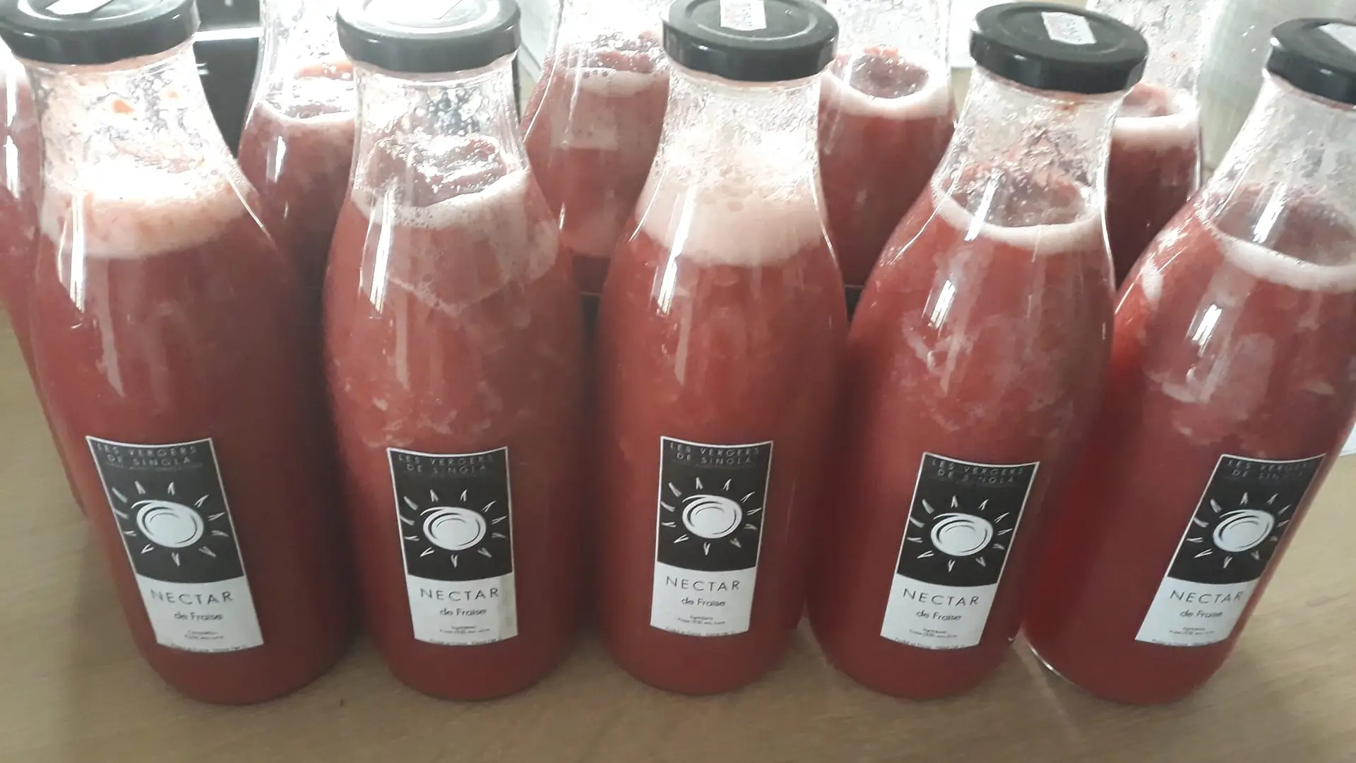 DEGAQU047V50J9HT_Les vergers de Singla_nectar fraise