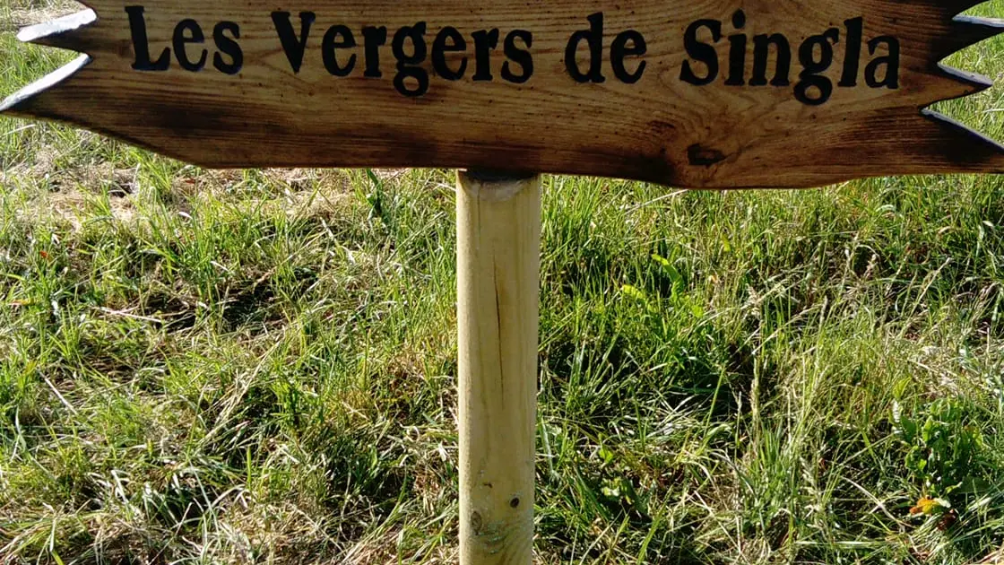 DEGAQU047V50J9HT_Les vergers de Singla_panneau