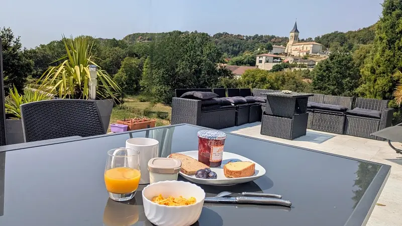 petit dej en terrasse