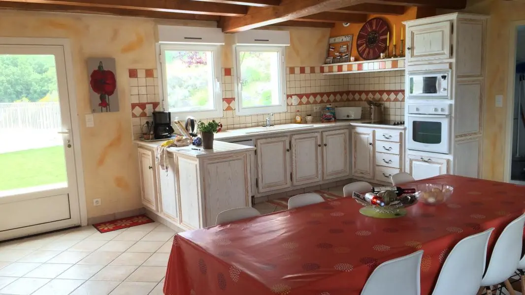 HLOAQU047FS00093_Tournon_gîtedelagrèze_Lacam_cuisine