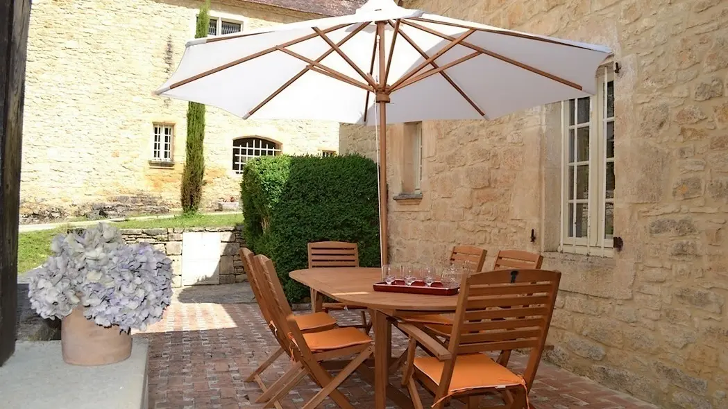 HLOAQU047FS003MD_Sauveterre_Eléonore_Gérard_terrasse